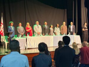 Autoridades, lideranças comunitárias e convidados lotaram o Teatro Cáritas para prestigiar a homenagem concedida pela Câmara Municipal de São Paulo.